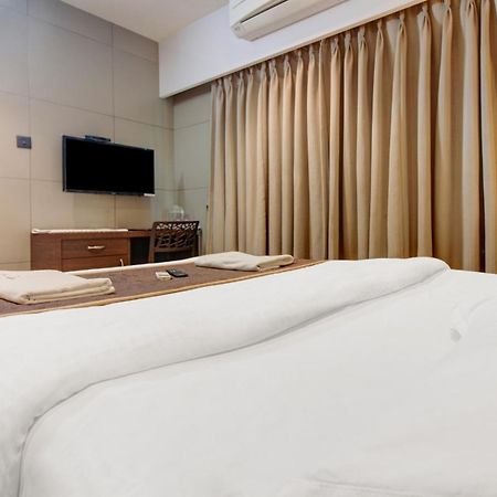 Hotel Leela Kalyān Zewnętrze zdjęcie