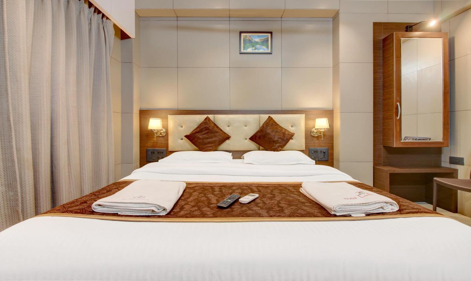Hotel Leela Kalyān Zewnętrze zdjęcie