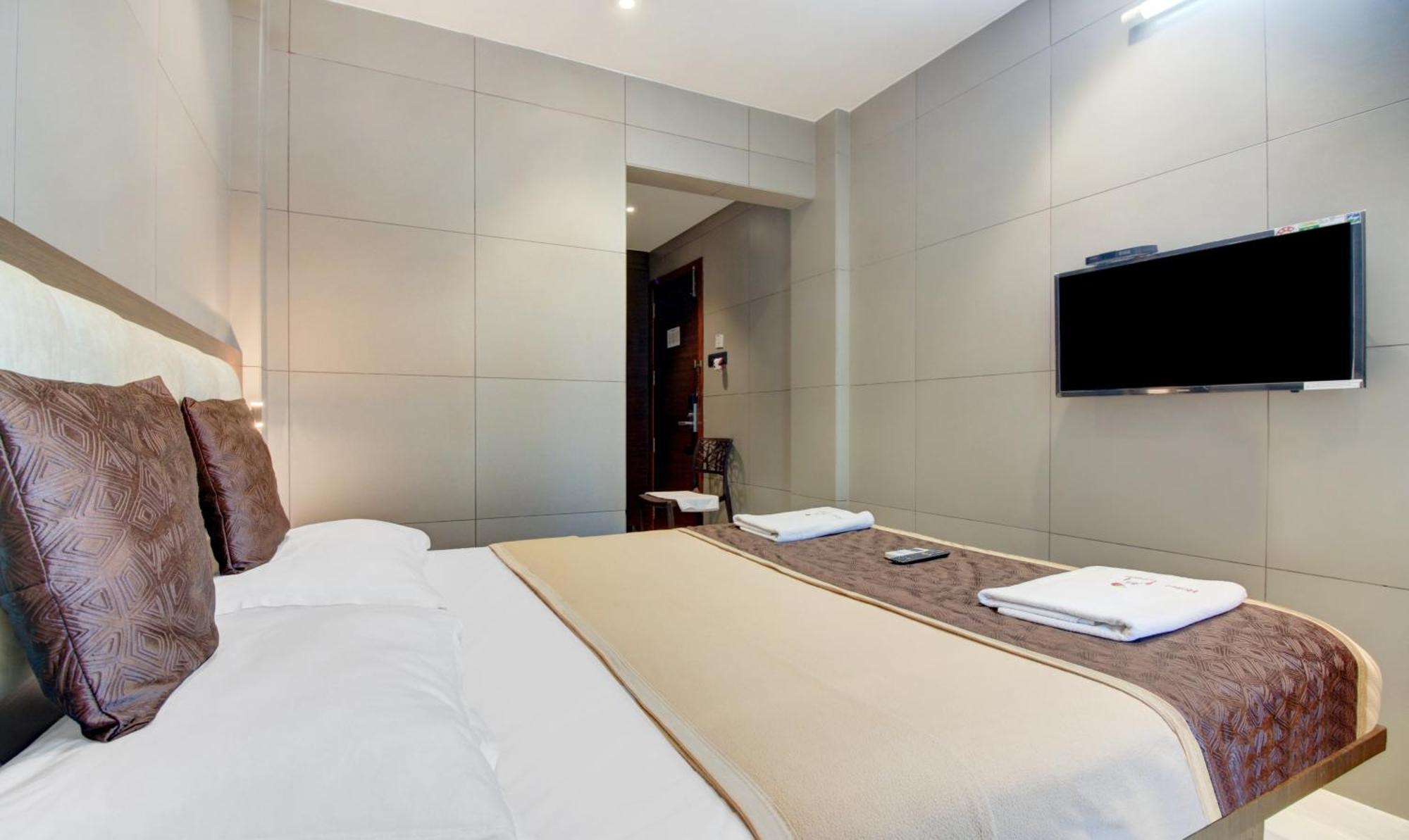 Hotel Leela Kalyān Zewnętrze zdjęcie