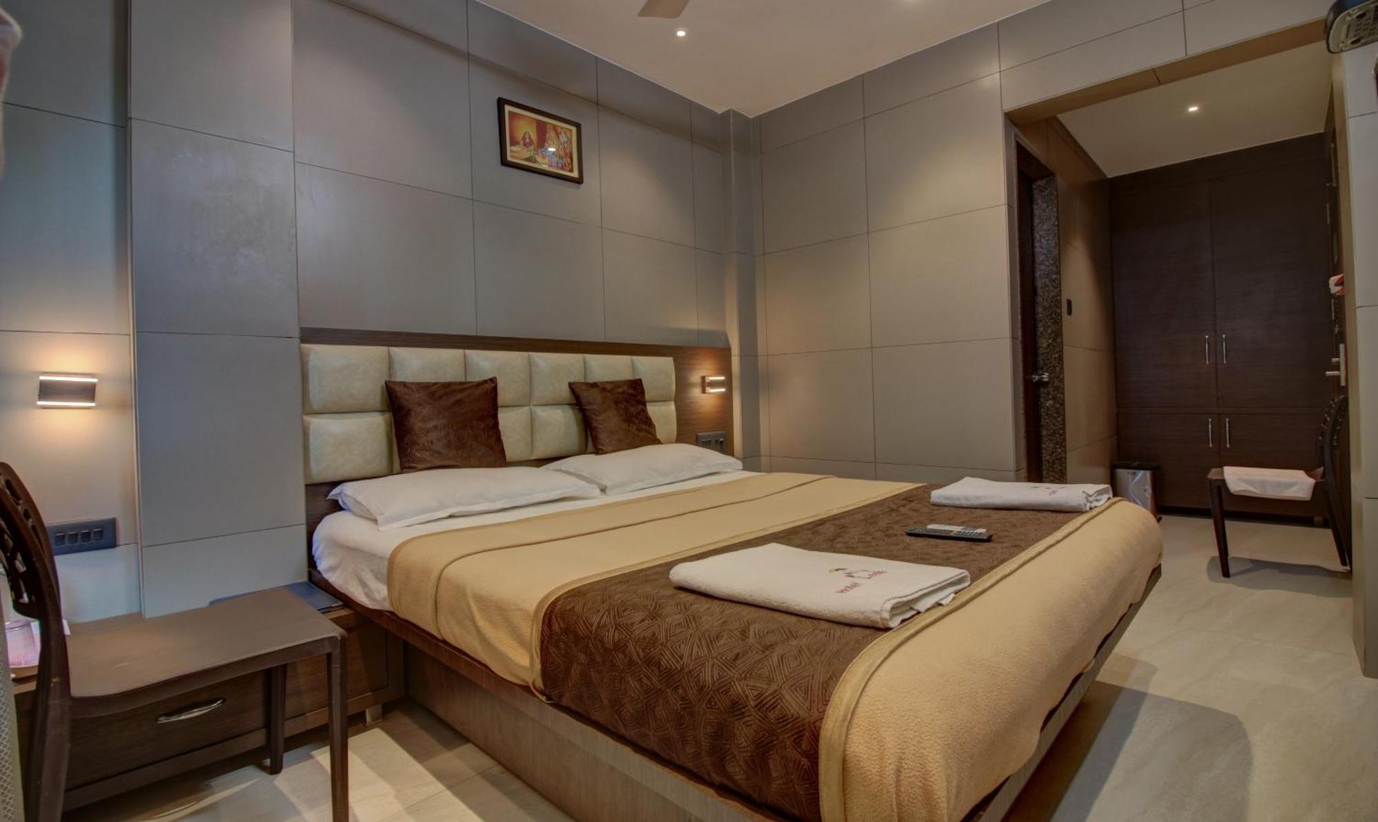Hotel Leela Kalyān Zewnętrze zdjęcie
