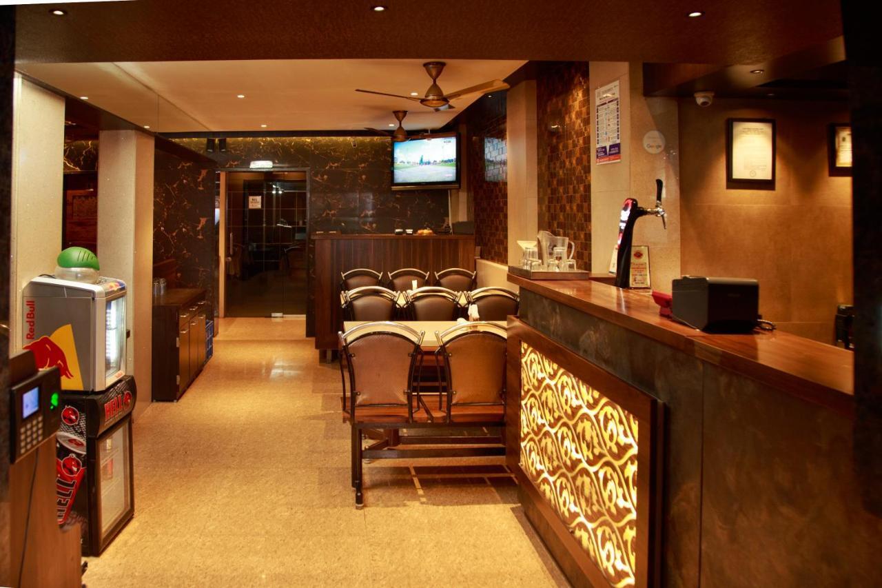 Hotel Leela Kalyān Zewnętrze zdjęcie